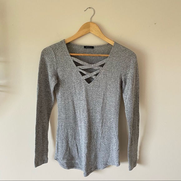❤️3/$30❤️ Grey Lightweight Sweater - Picture 2 of 6